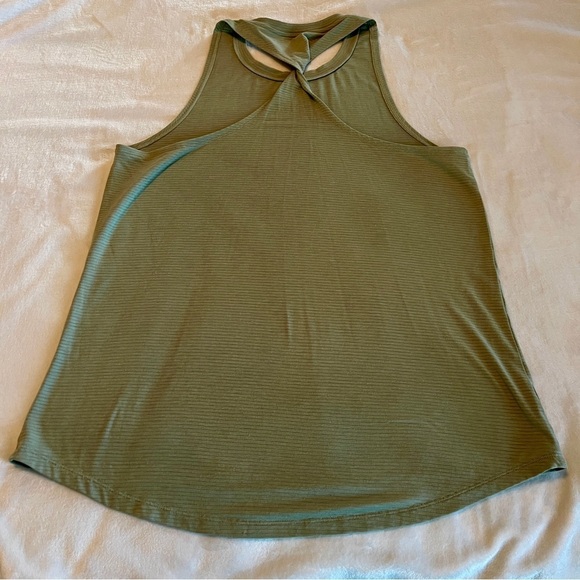 Peloton purpose twist bank tank green size M - Picture 9 of 10